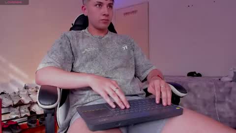 oliveeer online show from April 2026 09:26:01 PM