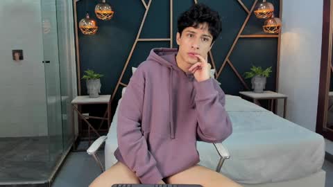 Snapshot of oliver_laurent chatting on April 2026 01:16:01 PM OLIVER online show from April 2026 01:16:01 PM