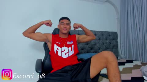 oliver_smith_2 online show from December 2024 04:36:01 PM