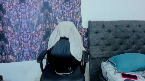 oliver_smith_2 online show from February 2025 04:24:02 PM