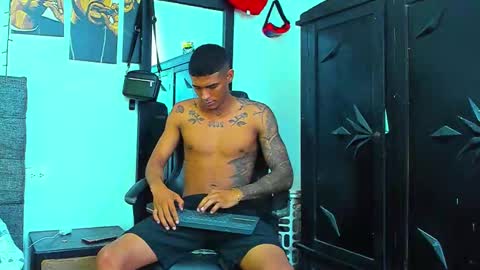 oliver_smith_2 online show from November 2025 07:58:01 PM