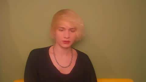 Snapshot of oliver_sweet_ chatting on December 2024 02:31:01 AM Oliver online show from December 2024 02:31:01 AM