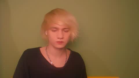 Snapshot of oliver_sweet_ chatting on December 2024 02:13:02 AM Oliver online show from December 2024 02:13:02 AM