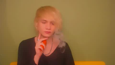 Snapshot of oliver_sweet_ chatting on December 2024 02:52:01 AM Oliver online show from December 2024 02:52:01 AM