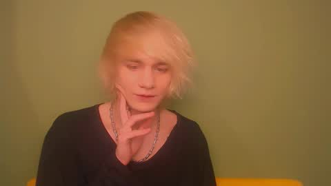 Snapshot of oliver_sweet_ chatting on December 2024 11:56:02 PM Oliver online show from December 2024 11:56:02 PM