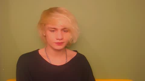 Snapshot of oliver_sweet_ chatting on December 2024 02:44:02 AM Oliver online show from December 2024 02:44:02 AM