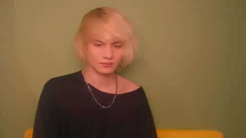 Snapshot of oliver_sweet_ chatting on December 2024 02:03:02 AM Oliver online show from December 2024 02:03:02 AM