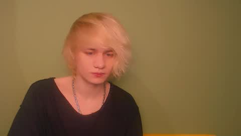 Snapshot of oliver_sweet_ chatting on January 2025 02:46:01 AM Oliver online show from January 2025 02:46:01 AM