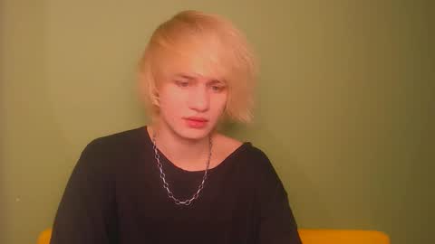 Snapshot of oliver_sweet_ chatting on January 2025 01:59:02 AM Oliver online show from January 2025 01:59:02 AM