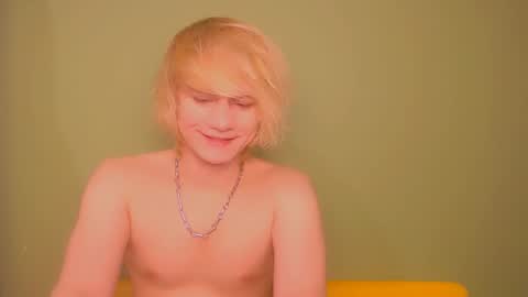 Snapshot of oliver_sweet_ chatting on January 2025 02:03:01 AM Oliver online show from January 2025 02:03:01 AM