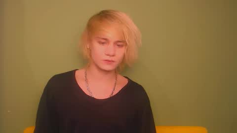 Snapshot of oliver_sweet_ chatting on January 2025 02:11:01 AM Oliver online show from January 2025 02:11:01 AM