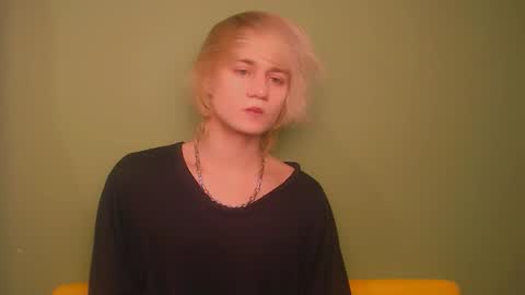 Snapshot of oliver_sweet_ chatting on January 2025 02:18:01 AM Oliver online show from January 2025 02:18:01 AM