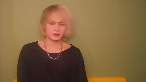 Snapshot of oliver_sweet_ chatting on January 2025 02:10:01 AM Oliver online show from January 2025 02:10:01 AM