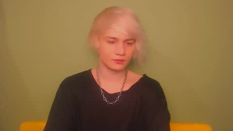 Snapshot of oliver_sweet_ chatting on March 2025 01:50:02 AM Oliver online show from March 2025 01:50:02 AM