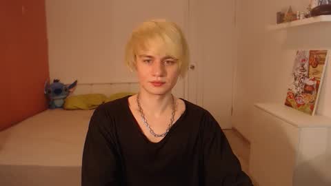 Snapshot of oliver_sweet_ chatting on September 2025 01:42:02 AM Oliver online show from September 2025 01:42:02 AM