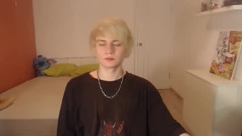 Snapshot of oliver_sweet_ chatting on October 2025 01:46:01 AM Oliver online show from October 2025 01:46:01 AM