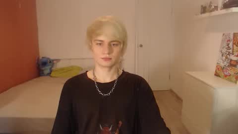 Snapshot of oliver_sweet_ chatting on October 2025 01:47:01 AM Oliver online show from October 2025 01:47:01 AM