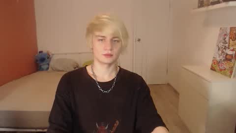 Snapshot of oliver_sweet_ chatting on October 2025 01:50:01 AM Oliver online show from October 2025 01:50:01 AM