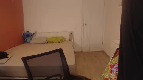 Snapshot of oliver_sweet_ chatting on October 2025 01:53:02 AM Oliver online show from October 2025 01:53:02 AM