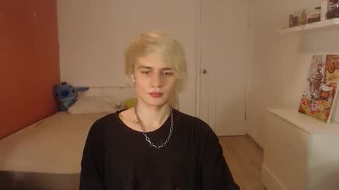 Snapshot of oliver_sweet_ chatting on October 2025 01:39:01 AM Oliver online show from October 2025 01:39:01 AM