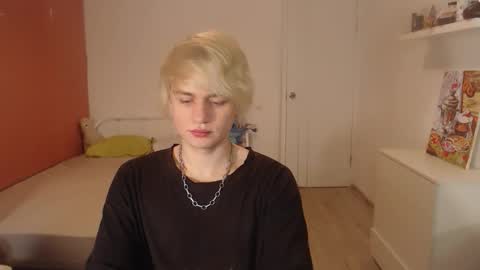 Snapshot of oliver_sweet_ chatting on October 2025 01:38:01 AM Oliver online show from October 2025 01:38:01 AM