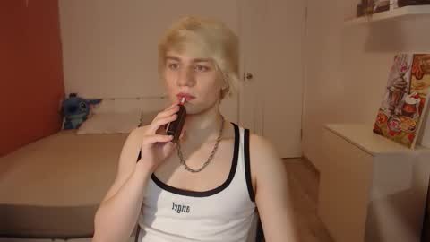 Snapshot of oliver_sweet_ chatting on November 2025 12:46:01 AM Oliver online show from November 2025 12:46:01 AM