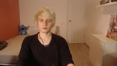 Snapshot of oliver_sweet_ chatting on November 2025 01:05:02 AM Oliver online show from November 2025 01:05:02 AM