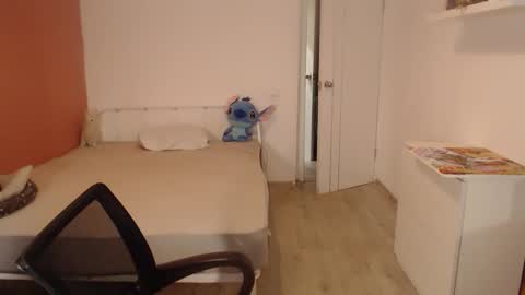 Snapshot of oliver_sweet_ chatting on November 2025 01:06:02 AM Oliver online show from November 2025 01:06:02 AM