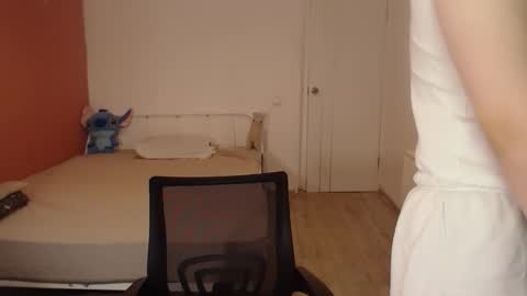 Snapshot of oliver_sweet_ chatting on November 2025 02:22:01 AM Oliver online show from November 2025 02:22:01 AM