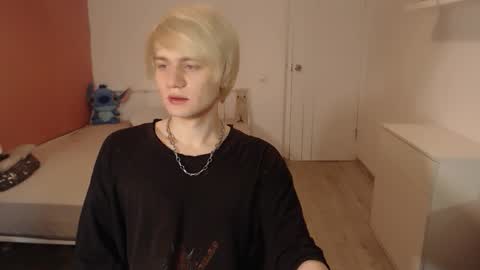 Snapshot of oliver_sweet_ chatting on November 2025 01:58:02 AM Oliver online show from November 2025 01:58:02 AM