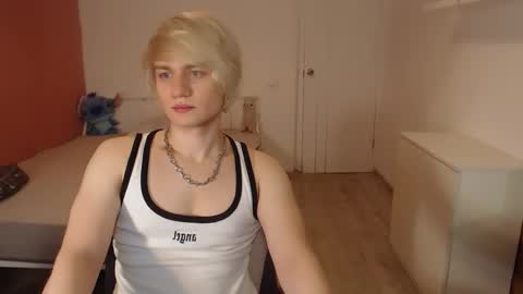 Snapshot of oliver_sweet_ chatting on November 2025 01:00:01 AM Oliver online show from November 2025 01:00:01 AM