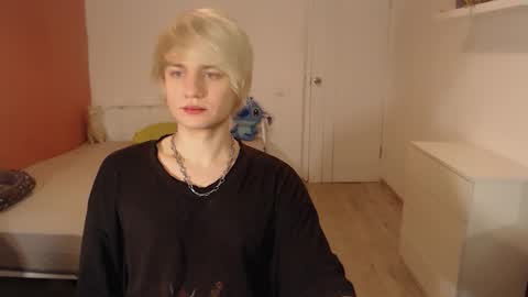 Snapshot of oliver_sweet_ chatting on November 2025 02:12:02 AM Oliver online show from November 2025 02:12:02 AM