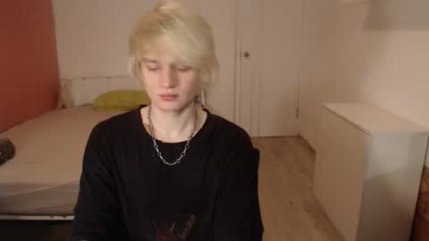 Snapshot of oliver_sweet_ chatting on November 2025 02:13:01 AM Oliver online show from November 2025 02:13:01 AM