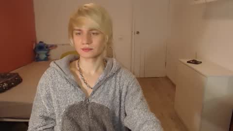 Snapshot of oliver_sweet_ chatting on November 2025 02:37:02 AM Oliver online show from November 2025 02:37:02 AM