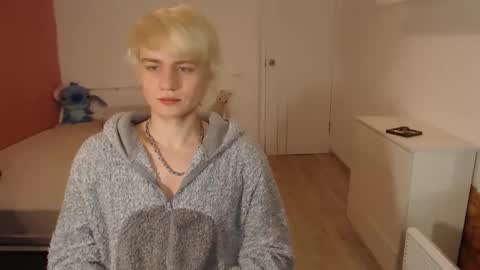 Snapshot of oliver_sweet_ chatting on December 2025 01:45:01 AM Oliver online show from December 2025 01:45:01 AM