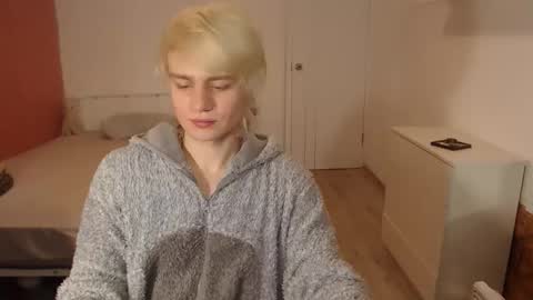 Snapshot of oliver_sweet_ chatting on December 2025 01:57:01 AM Oliver online show from December 2025 01:57:01 AM