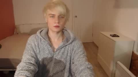 Snapshot of oliver_sweet_ chatting on December 2025 01:14:01 AM Oliver online show from December 2025 01:14:01 AM