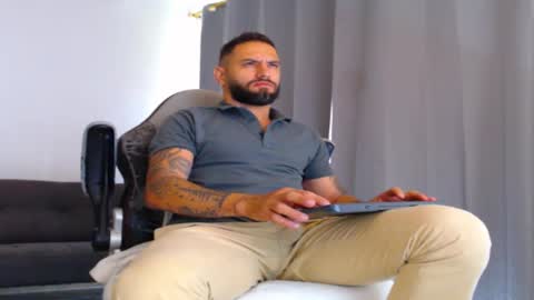 oliver online show from November 2025 12:27:01 PM