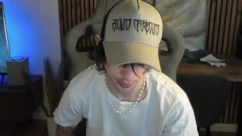 Snapshot of oliverrgroove chatting on May 2026 11:50:01 AM oliverrgroove online show from May 2026 11:50:01 AM
