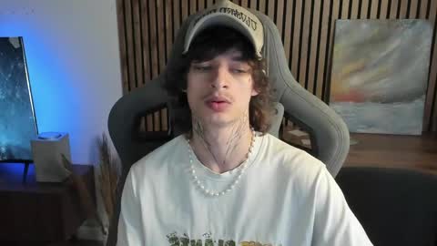 Snapshot of oliverrgroove chatting on May 2026 01:40:01 PM oliverrgroove online show from May 2026 01:40:01 PM