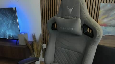 Snapshot of oliverrgroove chatting on May 2026 12:20:01 PM oliverrgroove online show from May 2026 12:20:01 PM