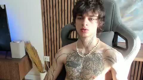 Snapshot of oliverrgroove chatting on July 2026 07:14:02 AM oliverrgroove online show from July 2026 07:14:02 AM