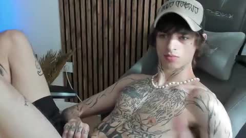 Snapshot of oliverrgroove chatting on August 2026 06:56:01 AM oliverrgroove online show from August 2026 06:56:01 AM