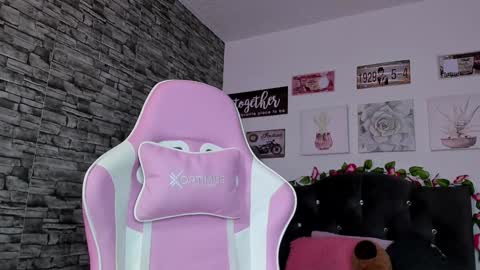 Snapshot of olivia22love chatting on February 2025 03:27:02 PM ..................................... 500 am- 1200 pm GMT-5 online show from February 2025 03:27:02 PM