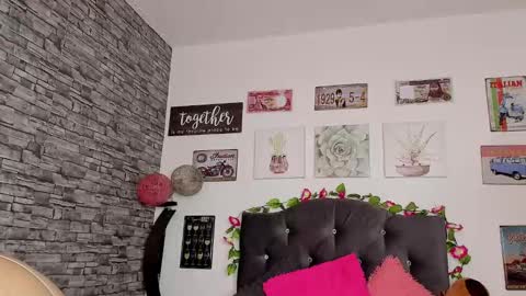 Snapshot of olivia22love chatting on February 2025 01:32:01 PM ..................................... 500 am- 1200 pm GMT-5 online show from February 2025 01:32:01 PM