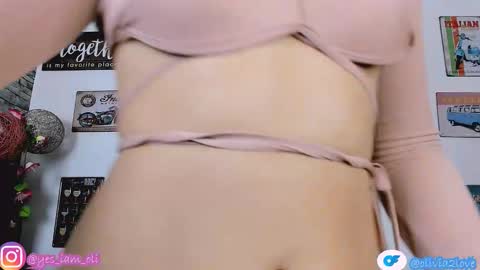 Snapshot of olivia22love chatting on September 2025 01:00:02 PM ..................................... 500 am- 1200 pm GMT-5 online show from September 2025 01:00:02 PM