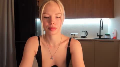 Olivia 3 online show from February 2025 09:29:01 PM