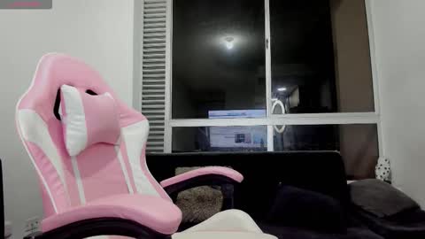 Snapshot of olivia_martine chatting on December 2025 04:39:02 AM olivia_martine online show from December 2025 04:39:02 AM