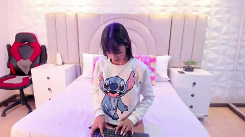 olivia_pearl_ online show from October 2025 11:51:02 AM