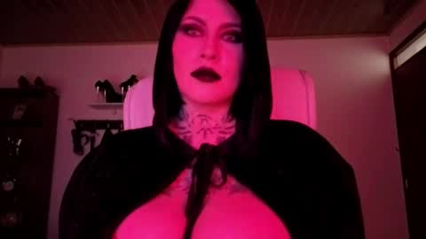  online show from October 2025 01:17:02 PM